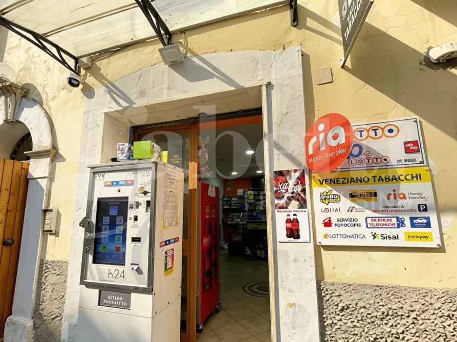 Immagine 2 di Negozio in vendita  in Via Indipendenza, 224 a Gaeta