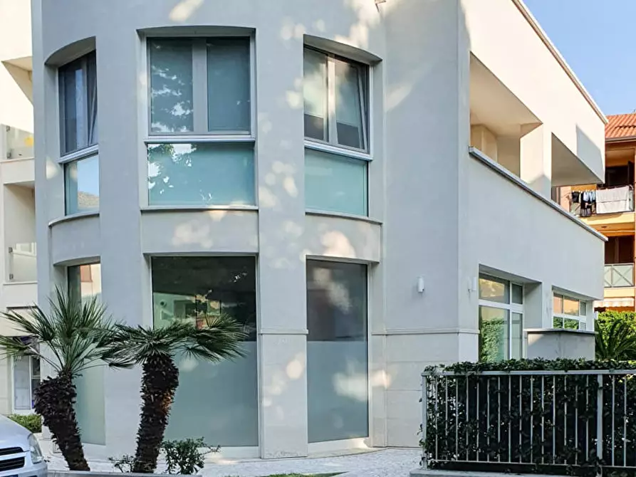 Immagine 11 di Negozio in vendita  in Via Roma, snc a San Giovanni In Marignano