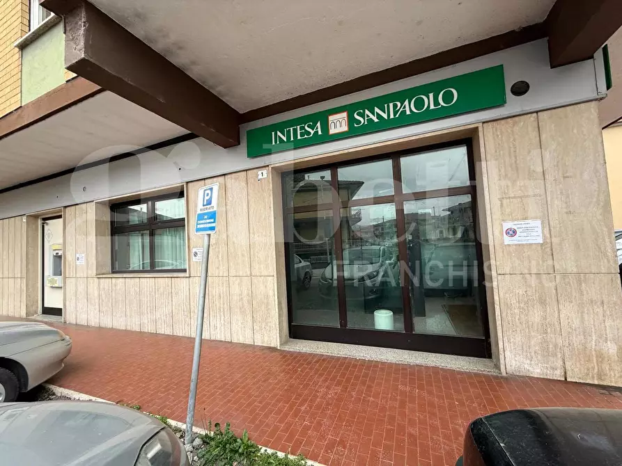 Immagine 4 di Negozio in vendita  in Via LAMA, 23 a Rieti