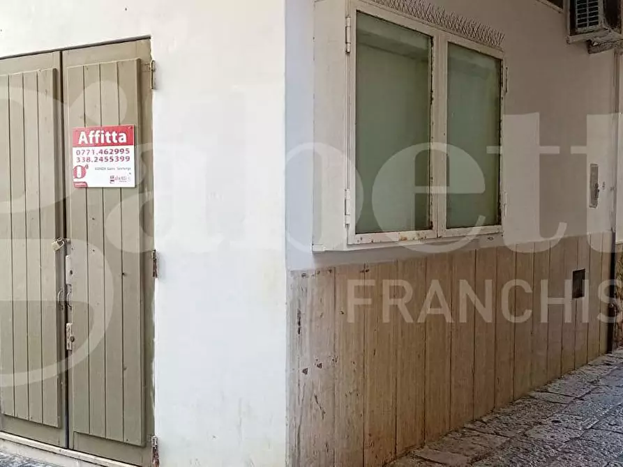 Immagine 1 di Negozio in affitto  in Via Indipendenza, 78 a Gaeta