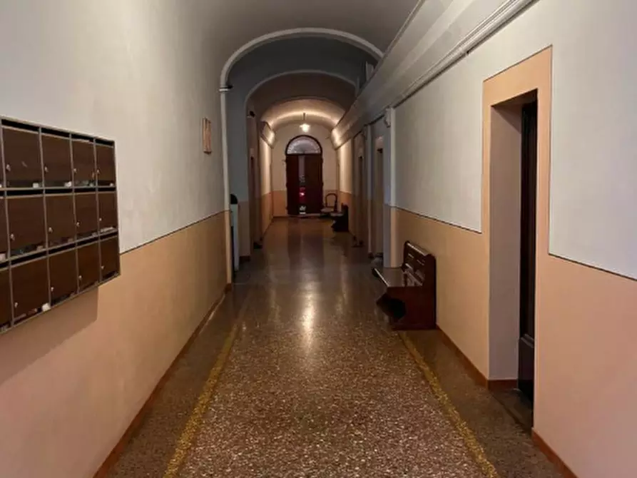 Immagine 4 di Appartamento in vendita  in Via Castiglione, 91 a Bologna