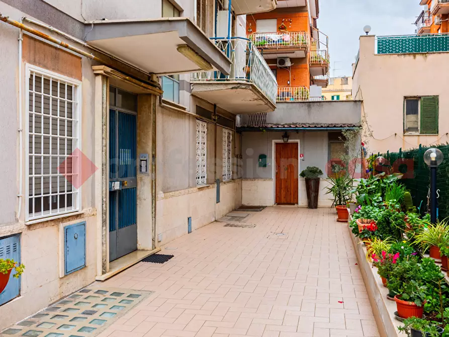 Immagine 3 di Appartamento in vendita  in Via Riofreddo a Roma