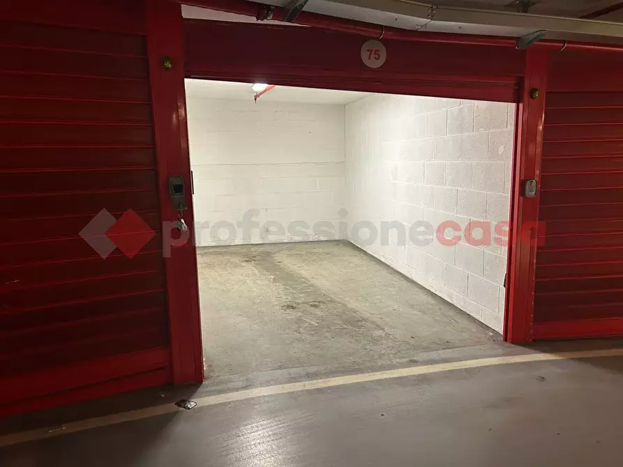 Immagine 3 di Box auto in affitto  in Via Luigi Giuseppe Faravelli a Roma