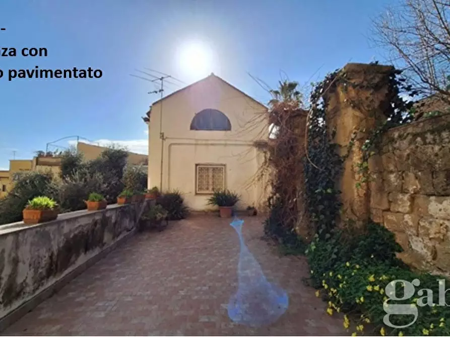 Immagine 26 di Palazzo in vendita  in Via Salita del Petraio a Napoli