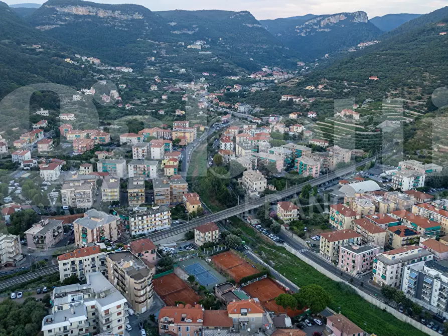 Immagine 36 di Appartamento in vendita  in Via Calvisio a Finale Ligure