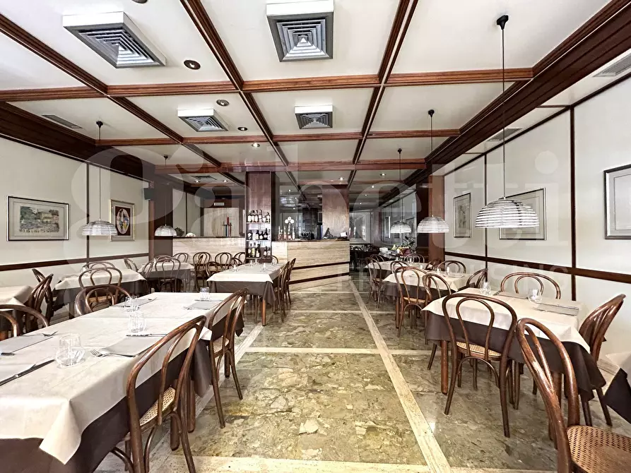 Immagine 21 di Bar / Ristorante in vendita  in Via Elio Vittorini, 45/47 a Roma