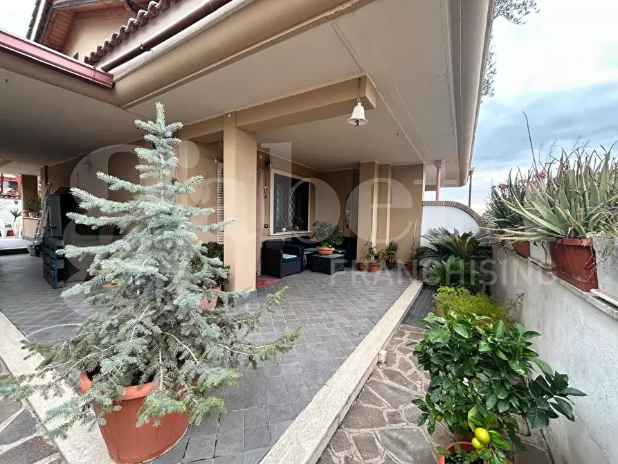 Immagine 6 di Casa bifamiliare in vendita  in Via delle viole, 6 a Pomezia