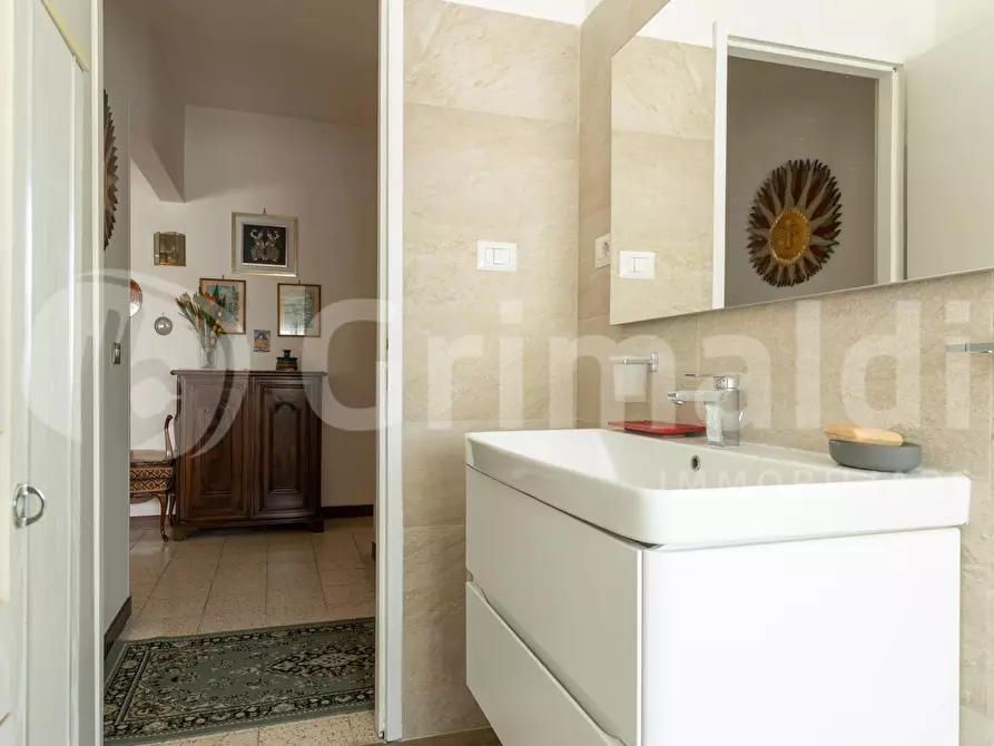 Immagine 40 di Appartamento in vendita  in Via Orio Vergani a Roma