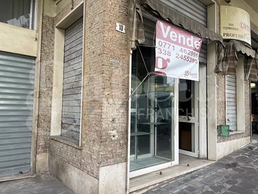Immagine 1 di Negozio in vendita  in Via Firenze, 10 a Gaeta