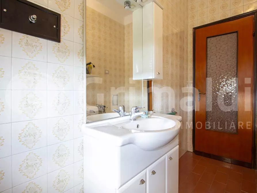 Immagine 39 di Albergo/B&B/Residence in vendita  in Via Besozzo, 12 a Mercallo