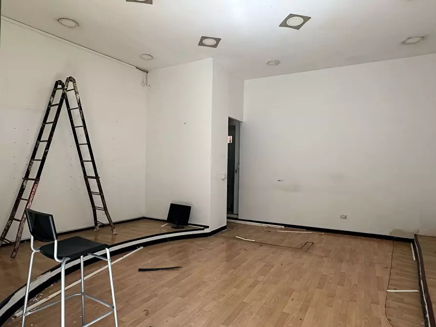 Immagine 11 di Negozio in affitto  in Corso Roma, 60 a San Giorgio A Cremano