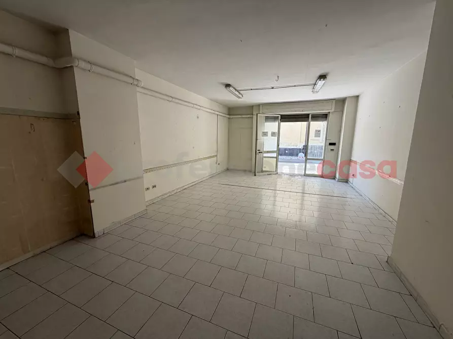 Immagine 8 di Negozio in vendita  in Via Lugnano, snc a Santa Maria Capua Vetere