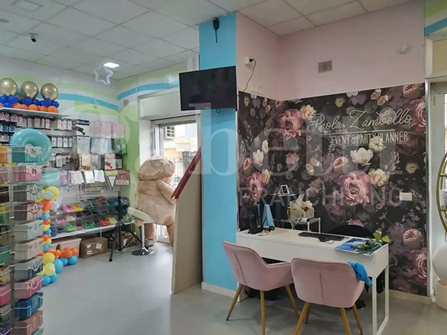 Immagine 7 di Negozio in affitto  in Via Martiri Atellani, 98 a Sant'arpino
