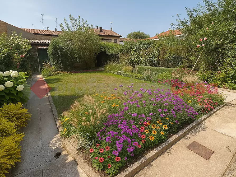 Immagine 1 di Casa indipendente in vendita  in Piazza garibaldi, 12 a Landriano
