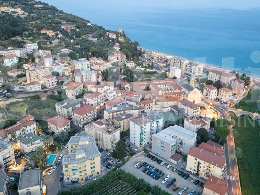 Immagine 29 di Appartamento in vendita  in Via Calvisio a Finale Ligure