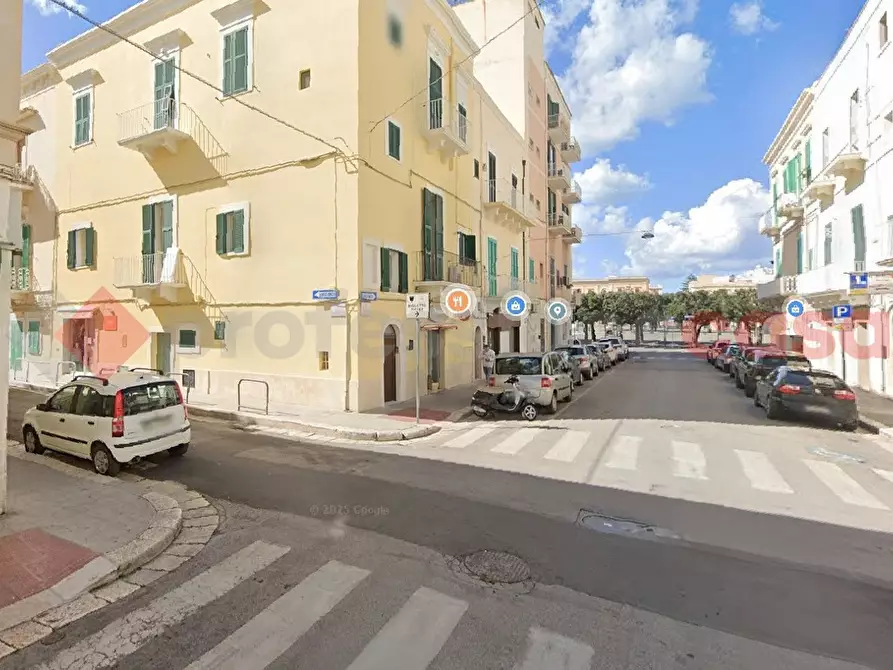 Immagine 1 di Negozio in affitto  in Via INDELLI a Monopoli