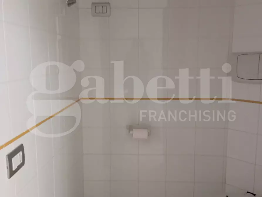 Immagine 6 di Negozio in vendita  in Via Fragola, 2 a Benevento