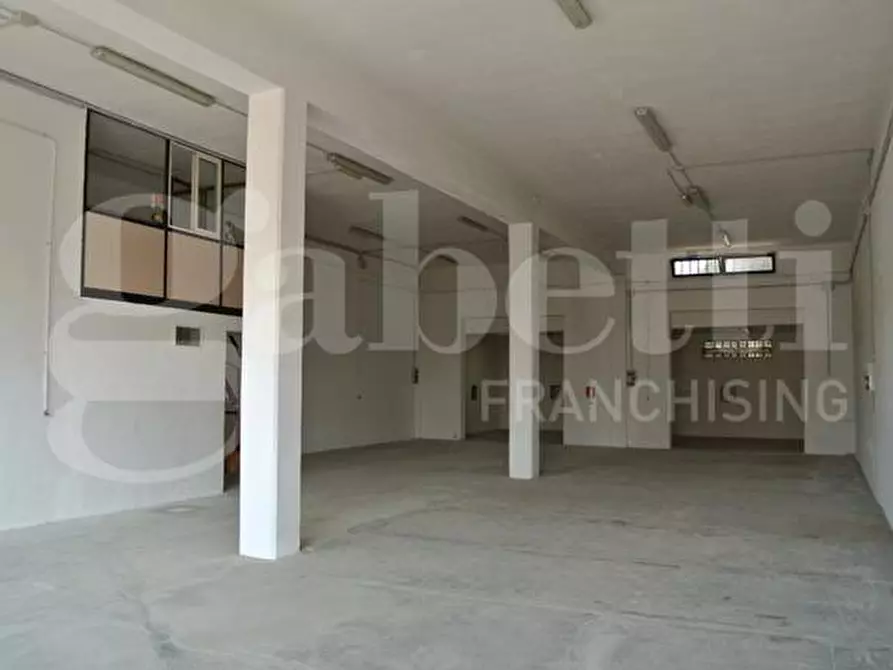 Immagine 3 di Capannone industriale in vendita  in Via zona industriale, sn a Ostuni