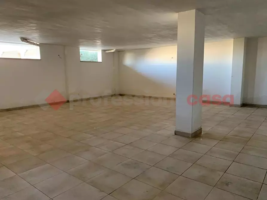 Immagine 4 di Magazzino in vendita  in Via CONVERSANO, . a Turi