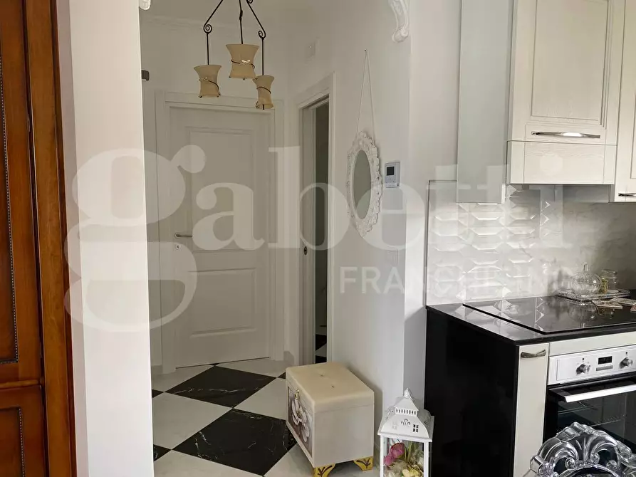 Immagine 10 di Casa trifamiliare in vendita  in Via Andrea Gusmai a Trani