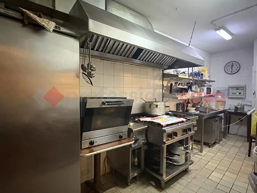 Immagine 38 di Negozio in vendita  in Piazza FONTANA VECCHIA, 8 a Terracina