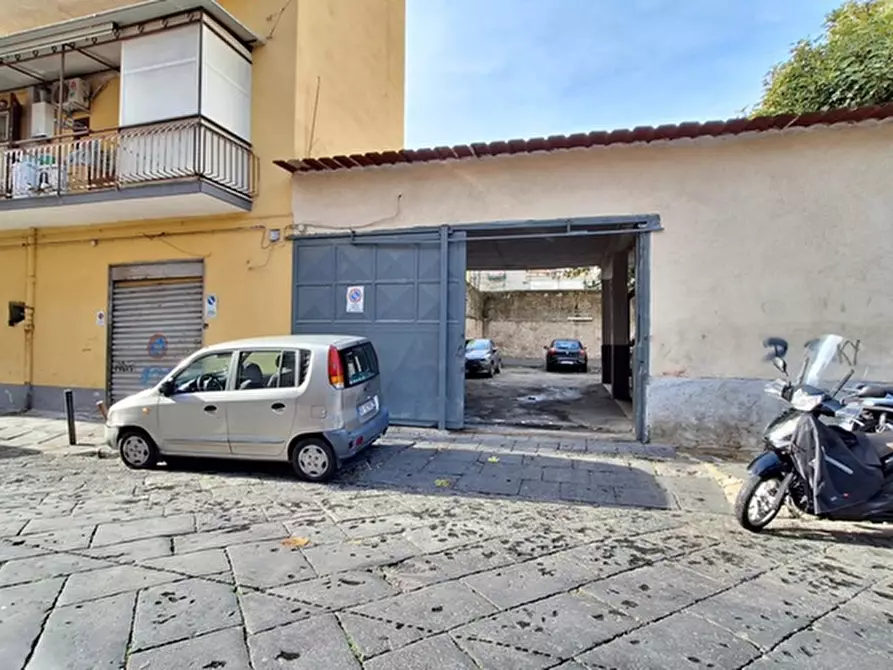 Immagine 2 di Negozio in affitto  in Via Andrea Cantelmo a Napoli
