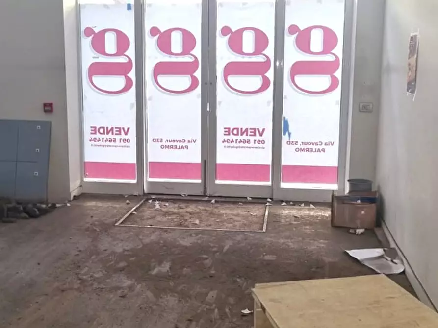 Immagine 8 di Negozio in vendita  in Via Dante, 48 a Palermo
