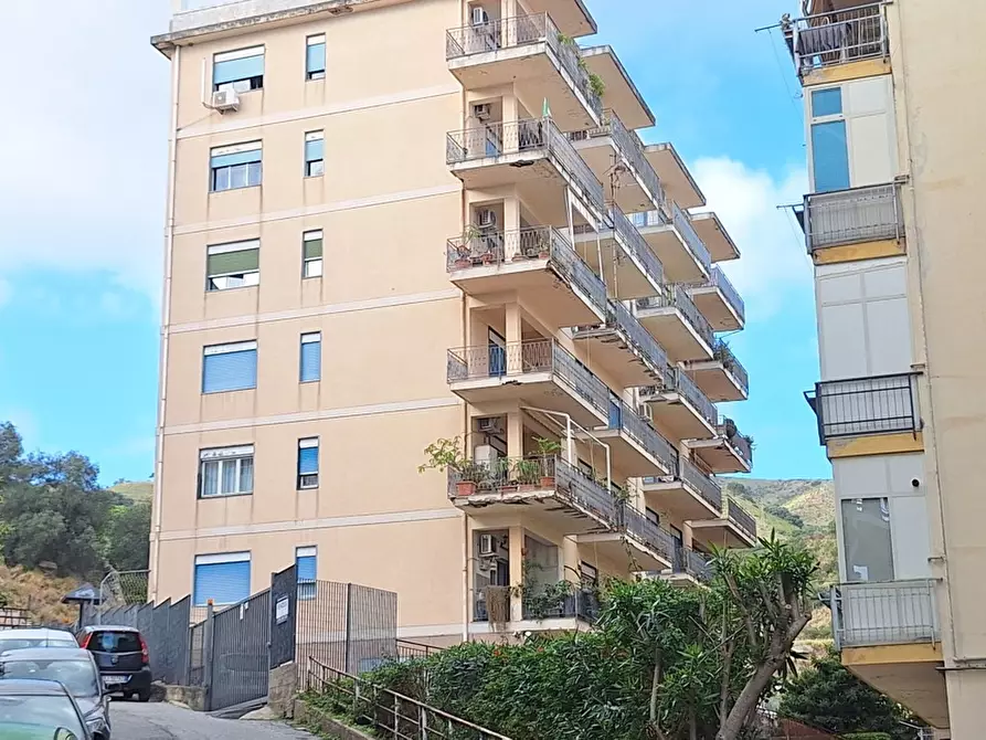 Immagine 1 di Appartamento in vendita  in Via dei Fiori, 1 a Messina