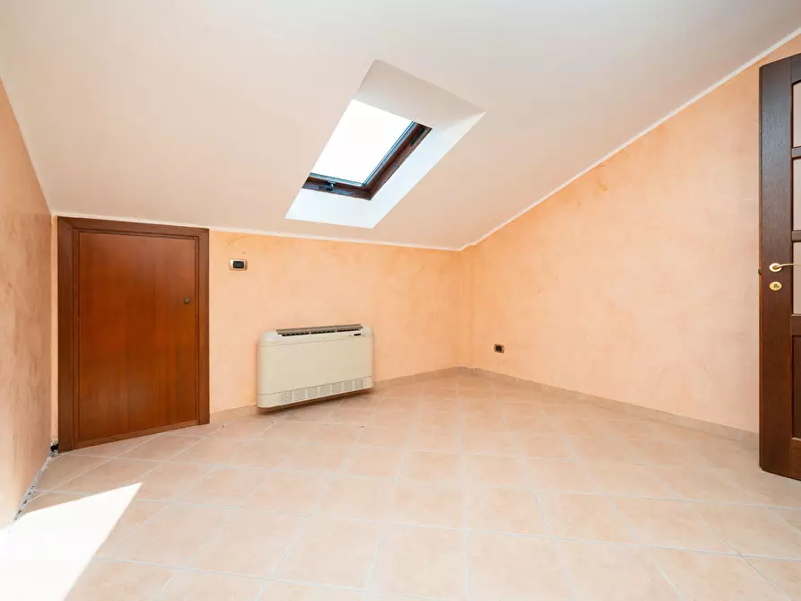 Immagine 30 di Villa in vendita  in Viale Veneto a Orbassano