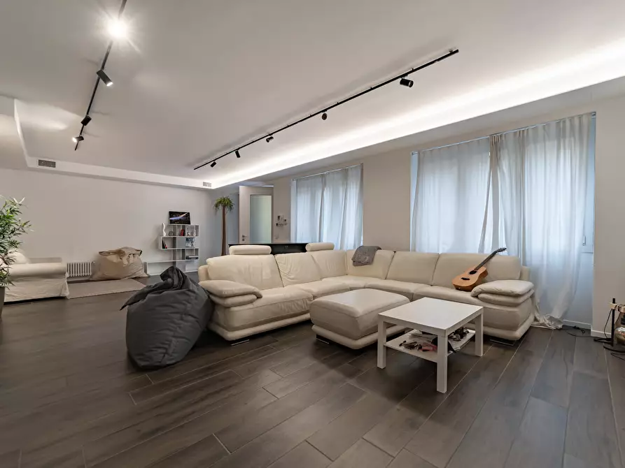 Immagine 3 di Loft/Open space in vendita  in Via Washington, 81 a Milano