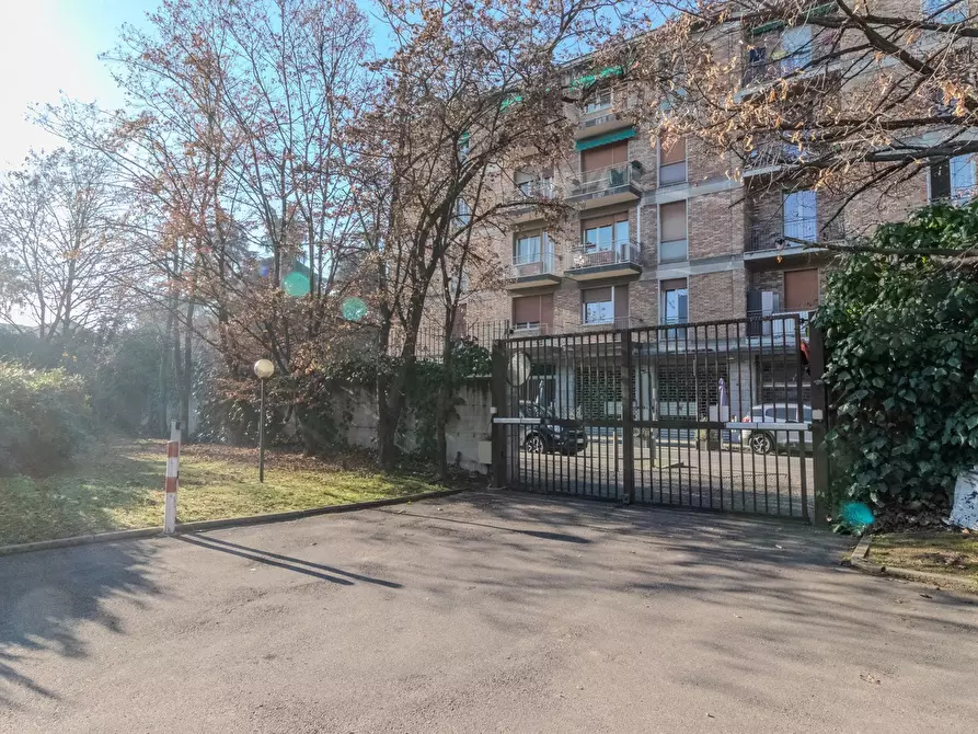 Immagine 10 di Box auto in vendita  in Via San Donato, 46 a Bologna