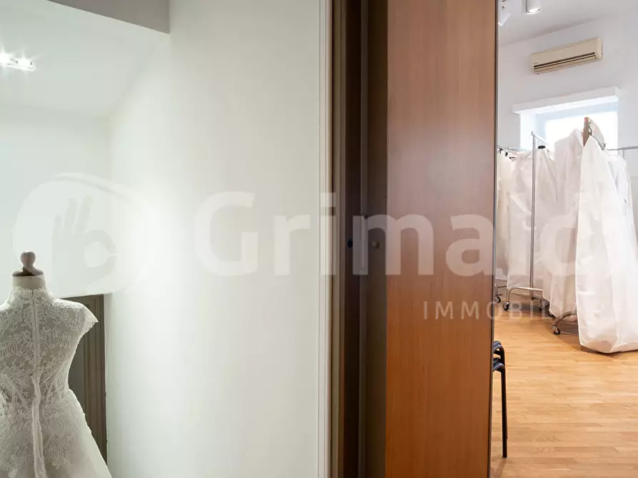 Immagine 24 di Negozio in vendita  in Piazza Annunziata, 12 a Marigliano