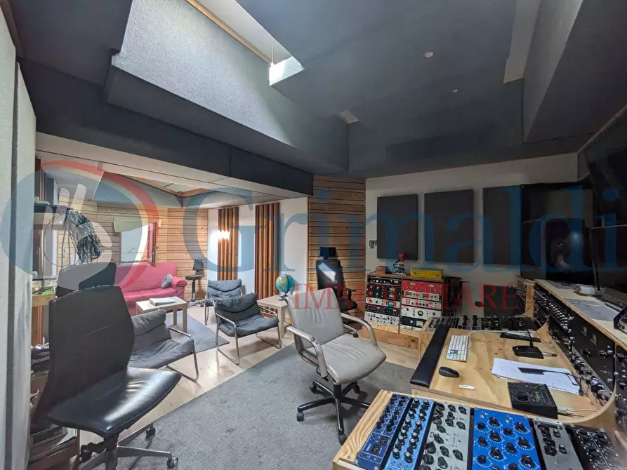 Immagine 13 di Magazzino in vendita  in Via del Testaio a Livorno