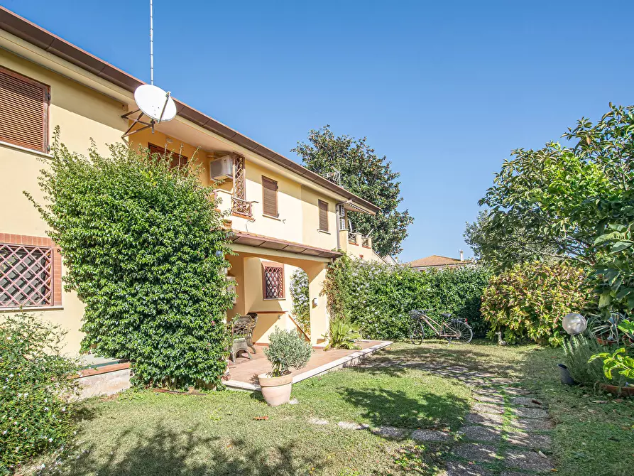 Immagine 1 di Casa trifamiliare in vendita  in Via della Bilancia, 47 a Sabaudia