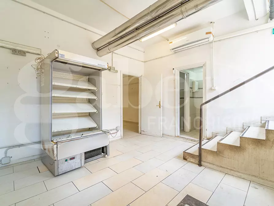 Immagine 15 di Laboratorio in vendita  in Via Busalla, 9 a Roma