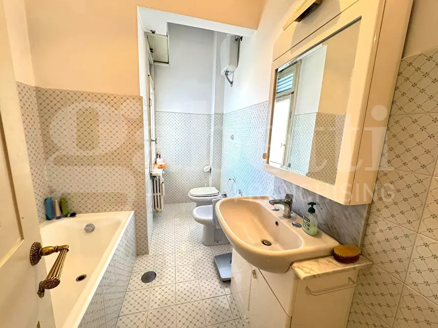 Immagine 12 di Appartamento in vendita  in Via Bolsena a Roma