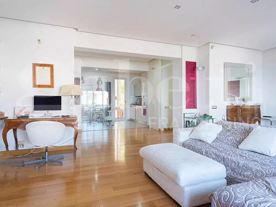 Immagine 4 di Appartamento in vendita  in Via Scipione Capece a Napoli