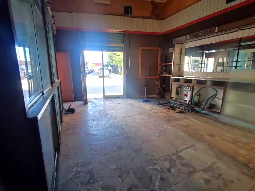 Immagine 3 di Negozio in vendita  in Via PIETRO NENNI a San Severo