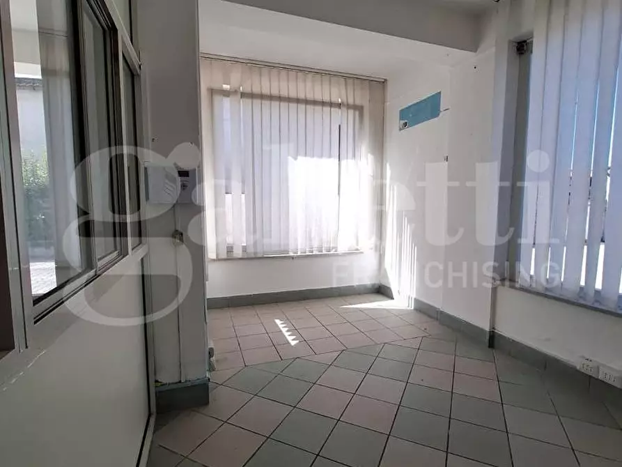 Immagine 17 di Negozio in affitto  in Via Zotone, 45 a Atina