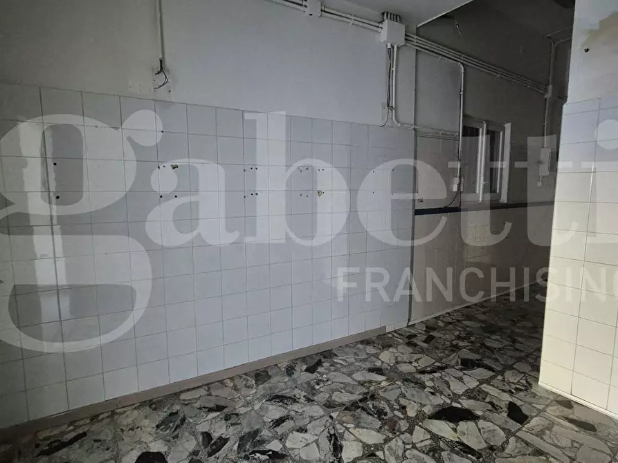 Immagine 7 di Negozio in affitto  in Via dei Mille, 8 a Torre Annunziata