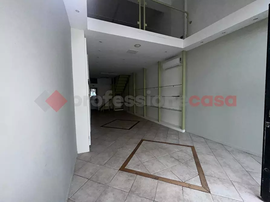 Immagine 8 di Negozio in affitto  in Viale DUSE a Firenze