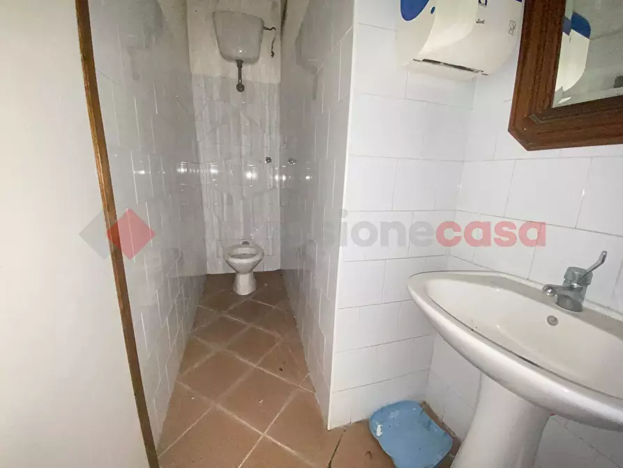 Immagine 24 di Negozio in vendita  in Via Piazza, snc a Sessa Aurunca