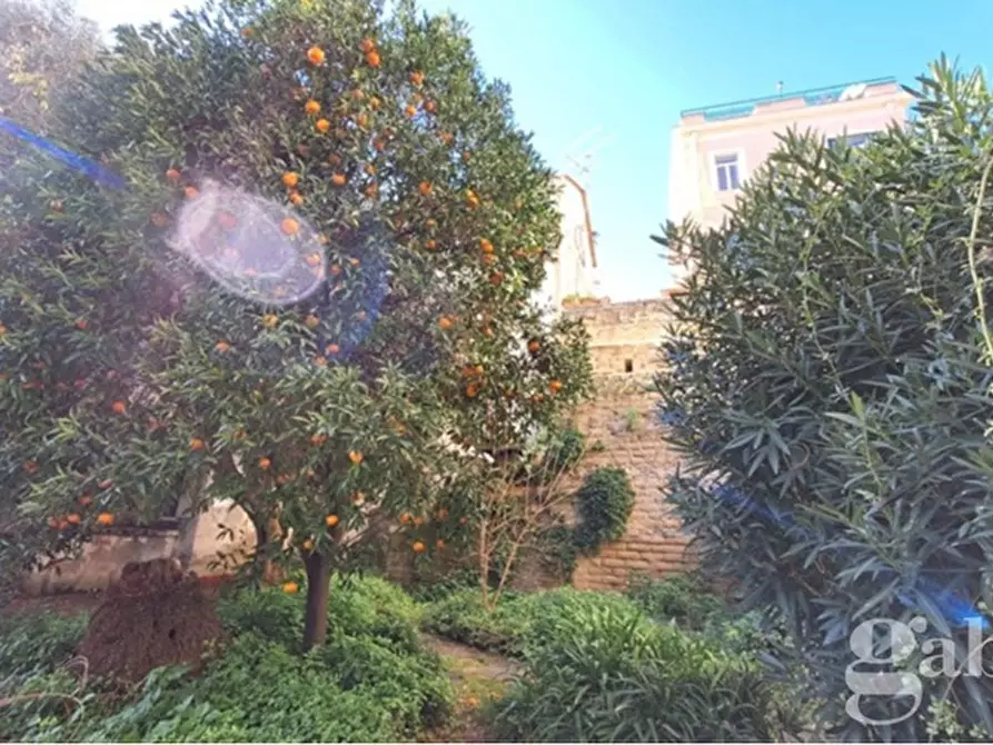 Immagine 28 di Palazzo in vendita  in Via Salita del Petraio a Napoli