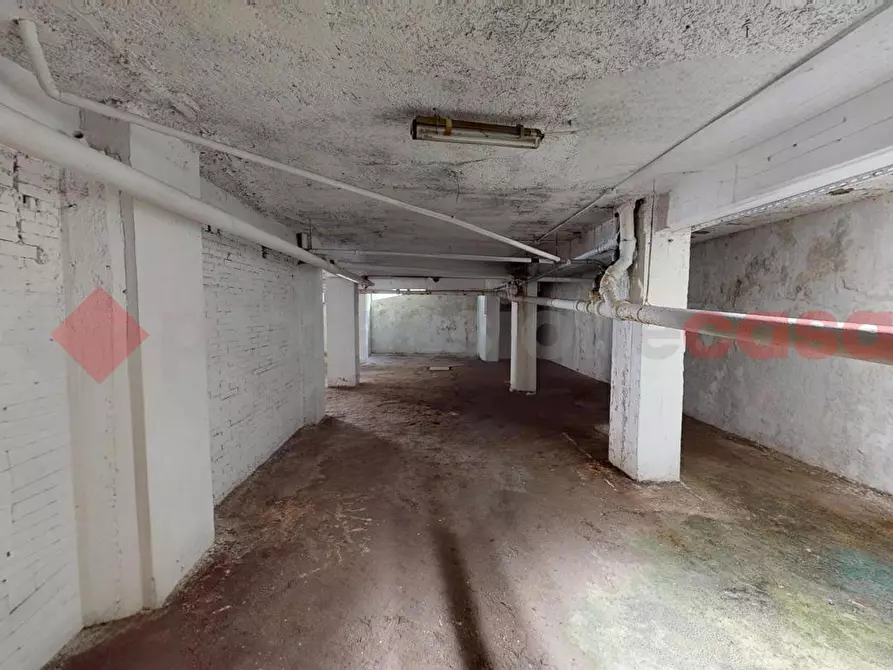 Immagine 15 di Box auto in vendita  in Via dei Castiglioni a Roma