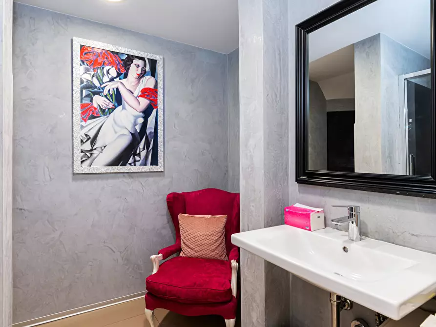 Immagine 15 di Negozio in vendita  in Via Giovanni Gastaldi, 40 a Roma