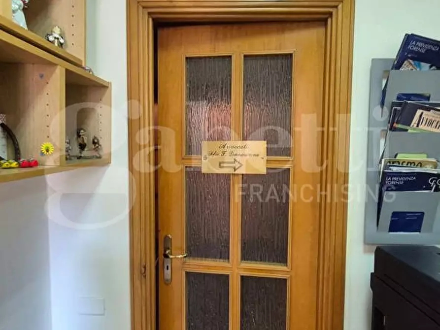 Immagine 14 di Ufficio in vendita  in Via Gambardella, 16 a Torre Annunziata