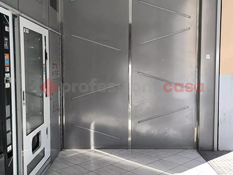 Immagine 10 di Negozio in vendita  in Via muratori, 28 a Reggio Di Calabria