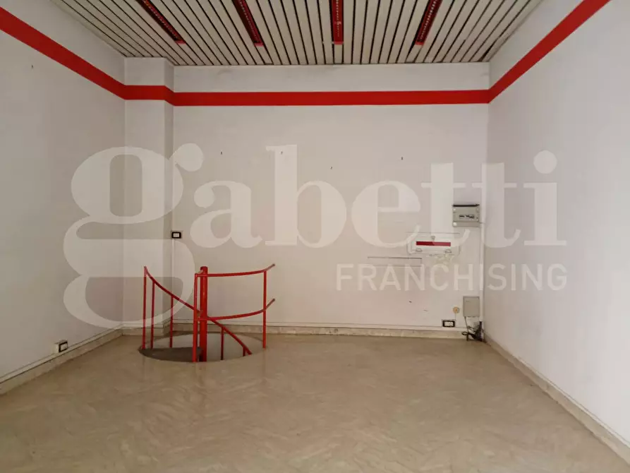 Immagine 2 di Negozio in affitto  in Via Pasquali, 7 a Benevento
