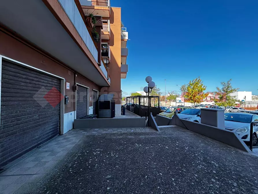 Immagine 2 di Negozio in vendita  in Viale ALDO MORO a Monopoli