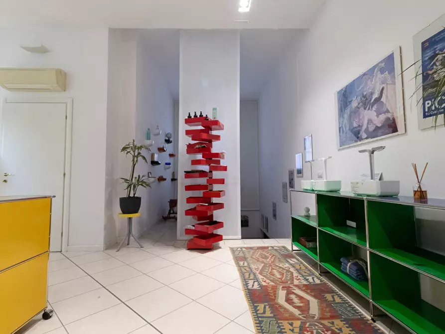 Immagine 15 di Negozio in vendita  in Via della Pietra, 10/A a Bologna